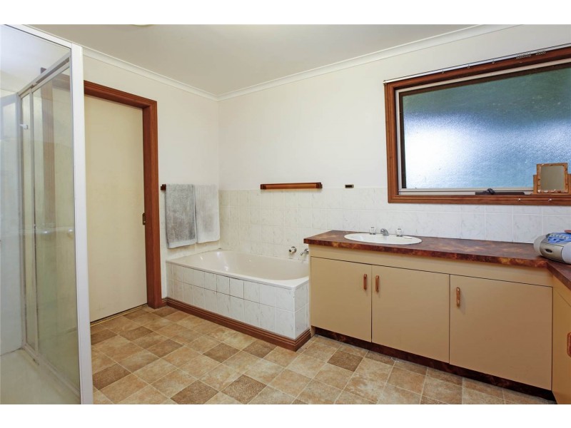 35 Tillys Road, Lara VIC 3212