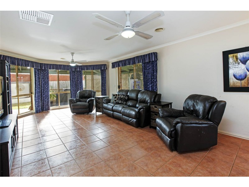 8 Lipson Drive, Lara VIC 3212