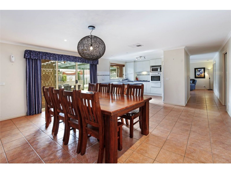 8 Lipson Drive, Lara VIC 3212