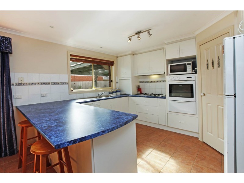 8 Lipson Drive, Lara VIC 3212