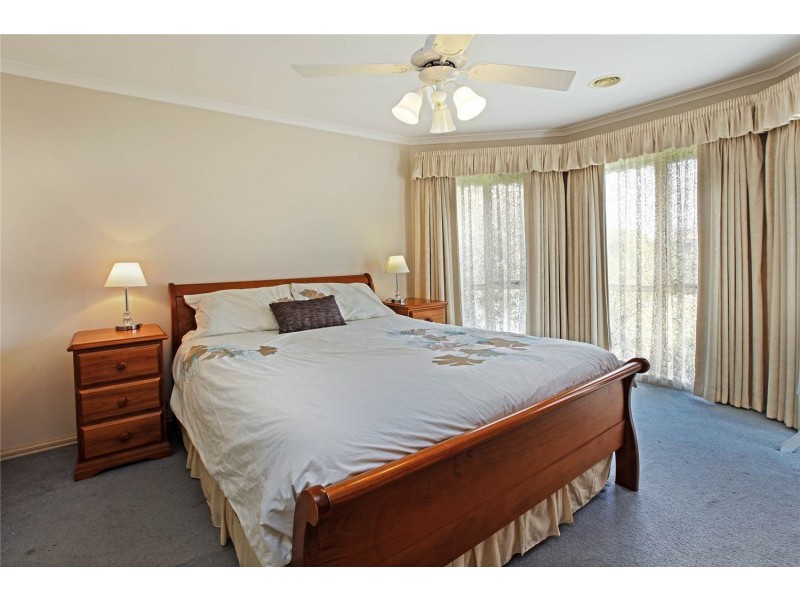 8 Lipson Drive, Lara VIC 3212