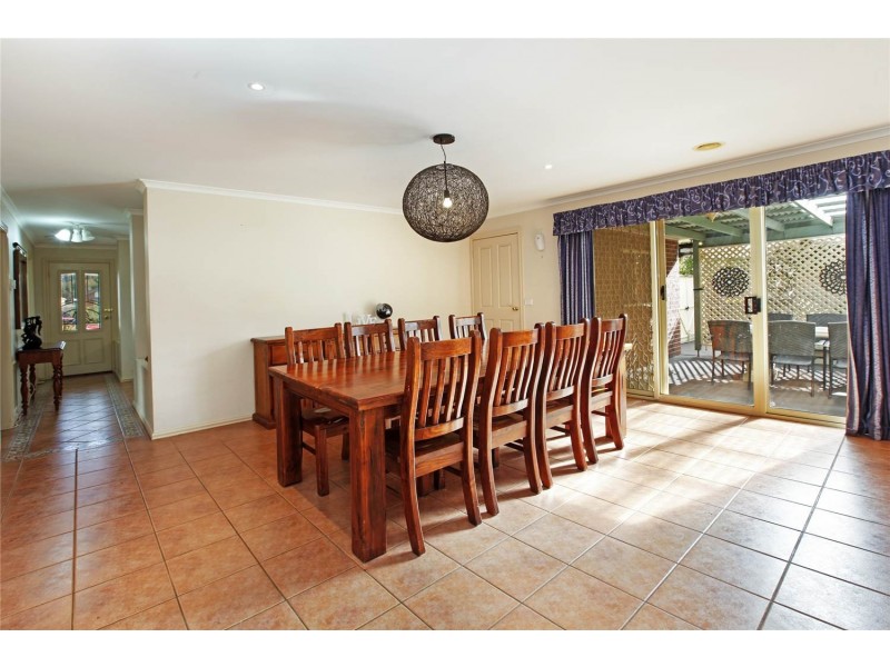 8 Lipson Drive, Lara VIC 3212