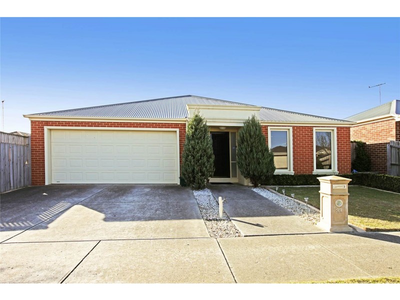 33 Oakwood Crescent, Waurn Ponds VIC 3216