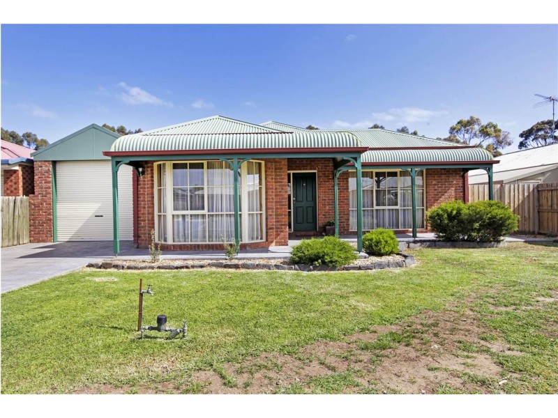 8 Sherwood Grove, Lara VIC 3212