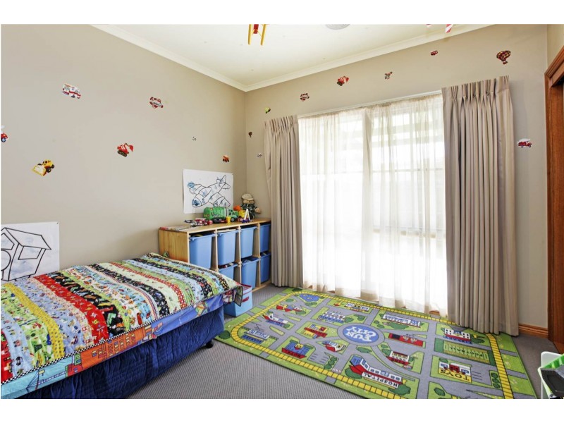 8 Sherwood Grove, Lara VIC 3212