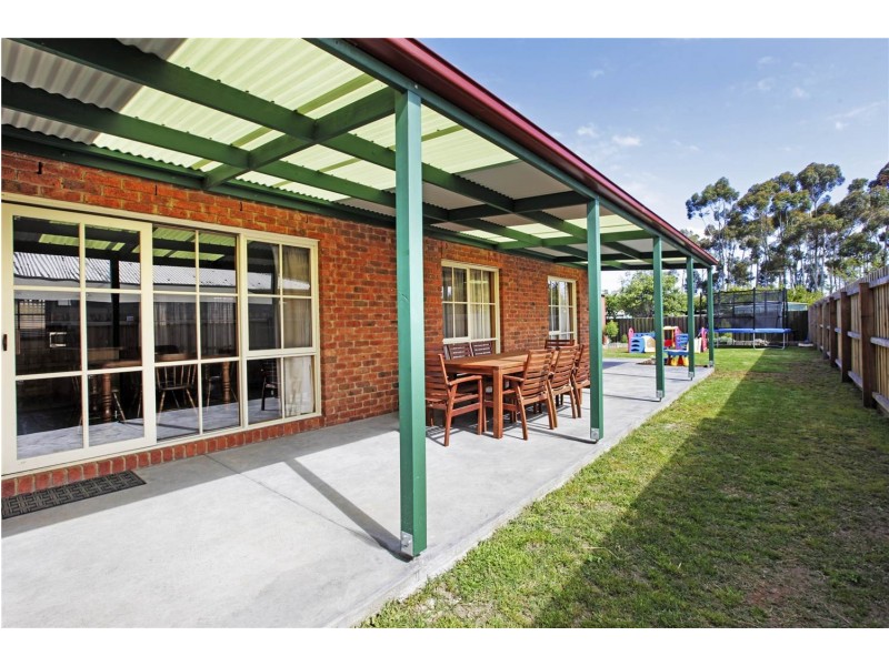 8 Sherwood Grove, Lara VIC 3212