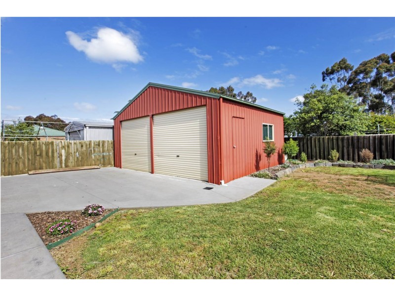 8 Sherwood Grove, Lara VIC 3212