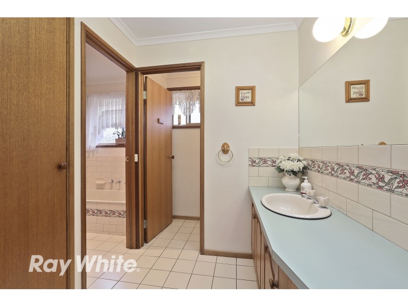 43 Cameron Crescent, Lara VIC 3212