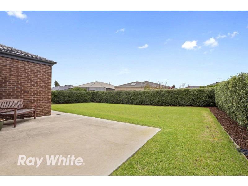 48 Eastlakes Boulevard, Lara VIC 3212