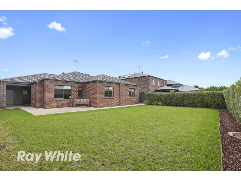 48 Eastlakes Boulevard, Lara VIC 3212