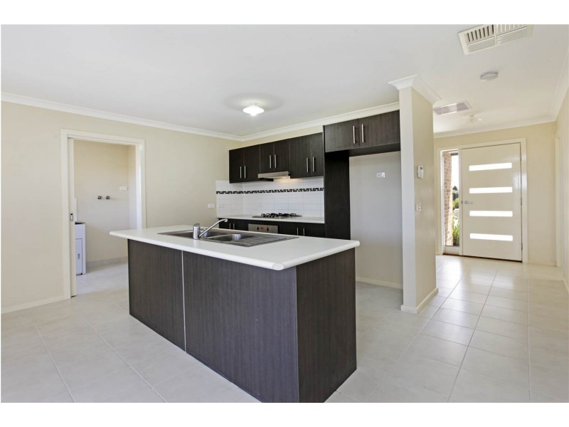 1/12 Raymond George Place, Lara VIC 3212