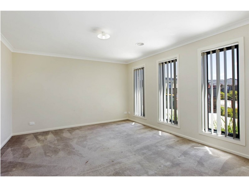 1/12 Raymond George Place, Lara VIC 3212