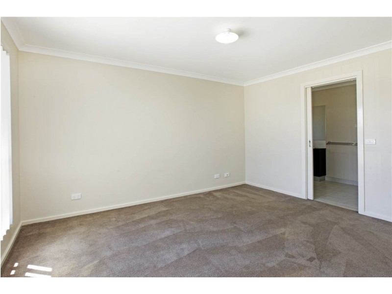 1/12 Raymond George Place, Lara VIC 3212