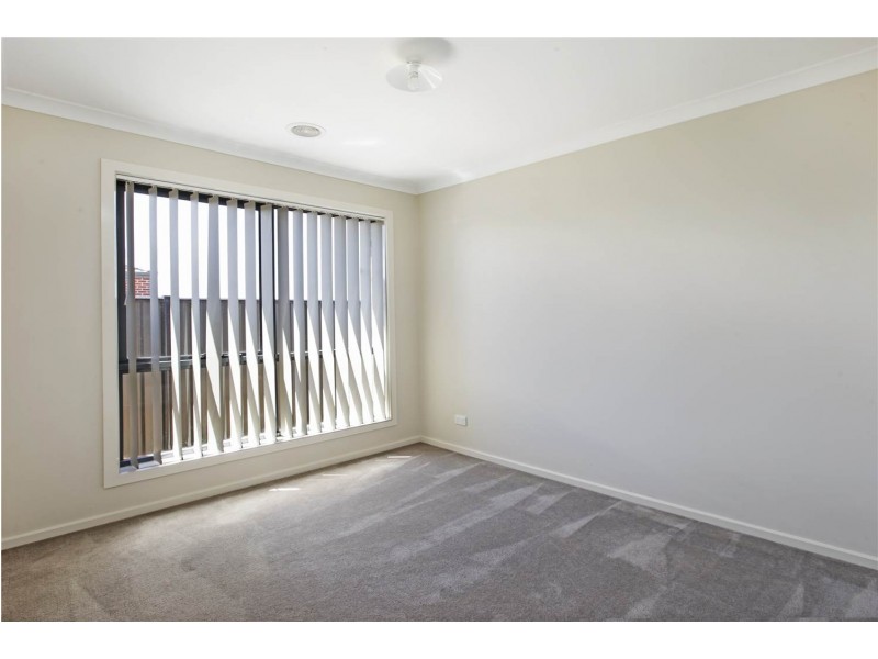 1/12 Raymond George Place, Lara VIC 3212