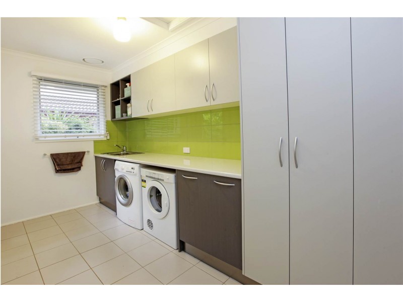 15 Cameron Crescent, Lara VIC 3212