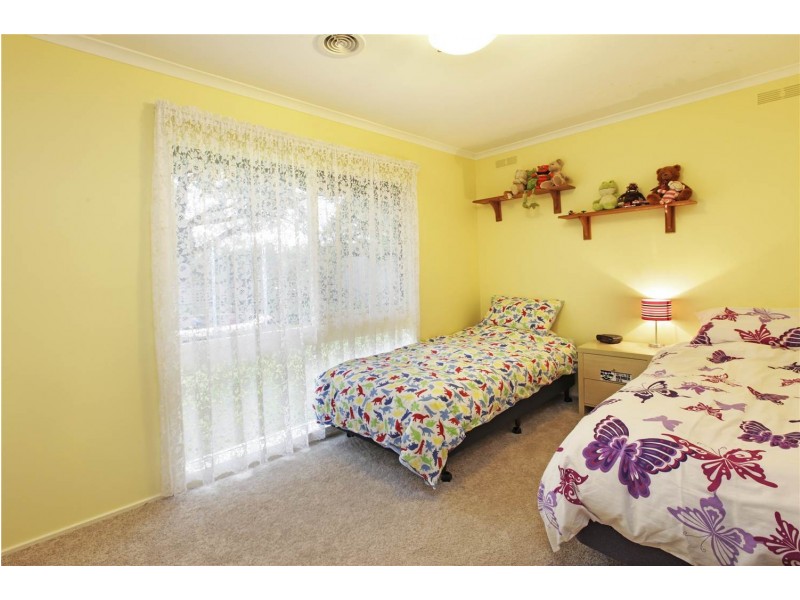 15 Cameron Crescent, Lara VIC 3212