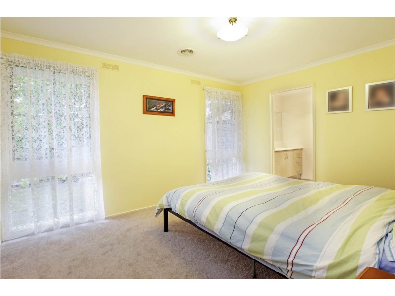 15 Cameron Crescent, Lara VIC 3212