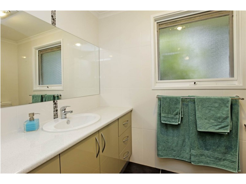 15 Cameron Crescent, Lara VIC 3212