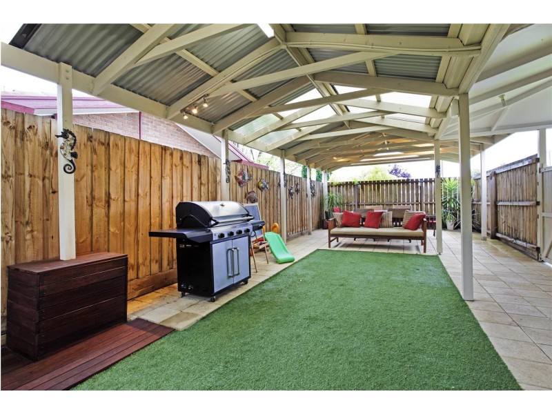 15 Cameron Crescent, Lara VIC 3212