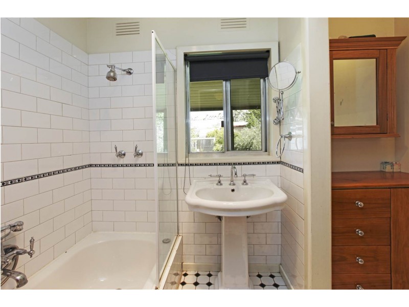 10 Swan Street, Lara VIC 3212