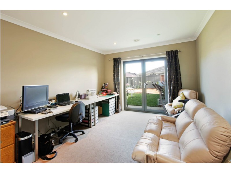 19 Moorhen Drive, Lara VIC 3212