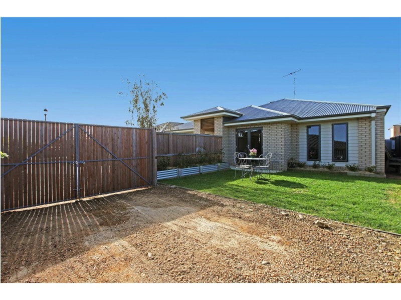 19 Moorhen Drive, Lara VIC 3212