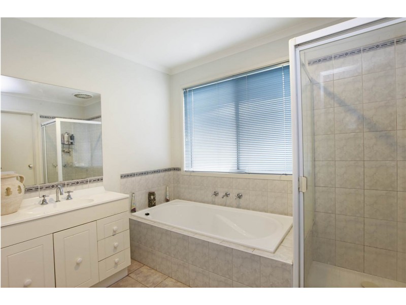 87 Country Gardens Drive, Lara VIC 3212