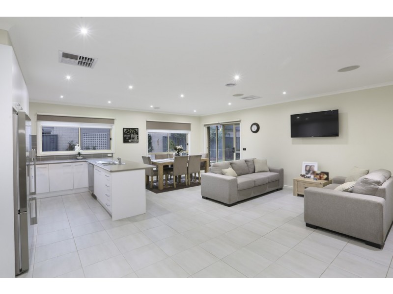 11 Bittern Court, Lara VIC 3212