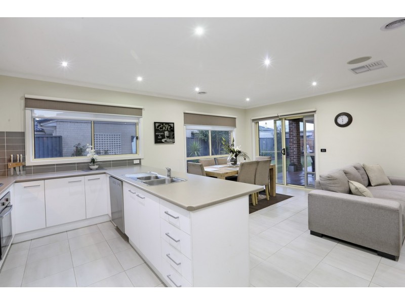 11 Bittern Court, Lara VIC 3212