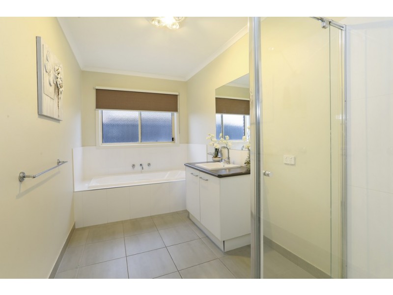 11 Bittern Court, Lara VIC 3212