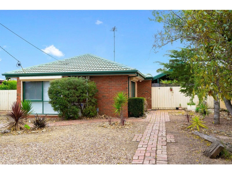 19 Cameron Crescent, Lara VIC 3212