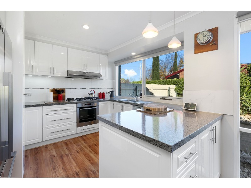 19 Cameron Crescent, Lara VIC 3212