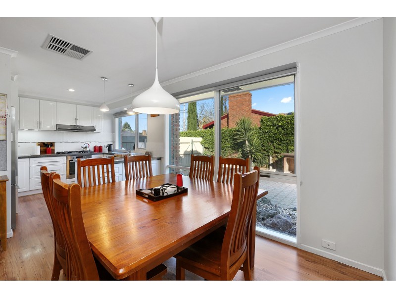 19 Cameron Crescent, Lara VIC 3212