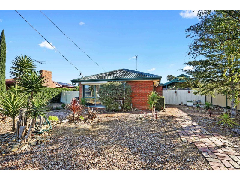 19 Cameron Crescent, Lara VIC 3212