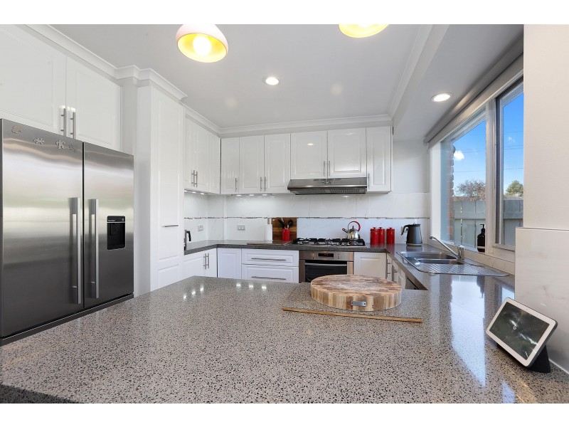 19 Cameron Crescent, Lara VIC 3212