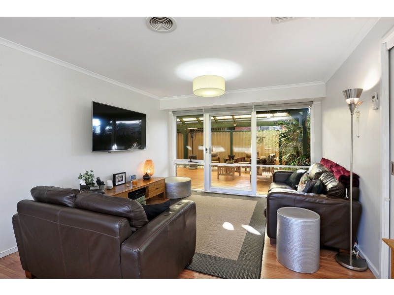 19 Cameron Crescent, Lara VIC 3212