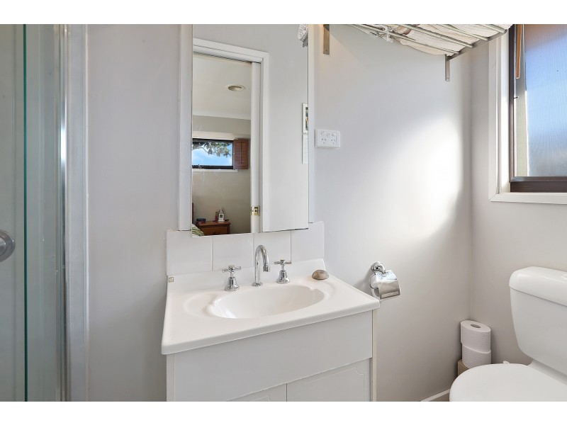 19 Cameron Crescent, Lara VIC 3212