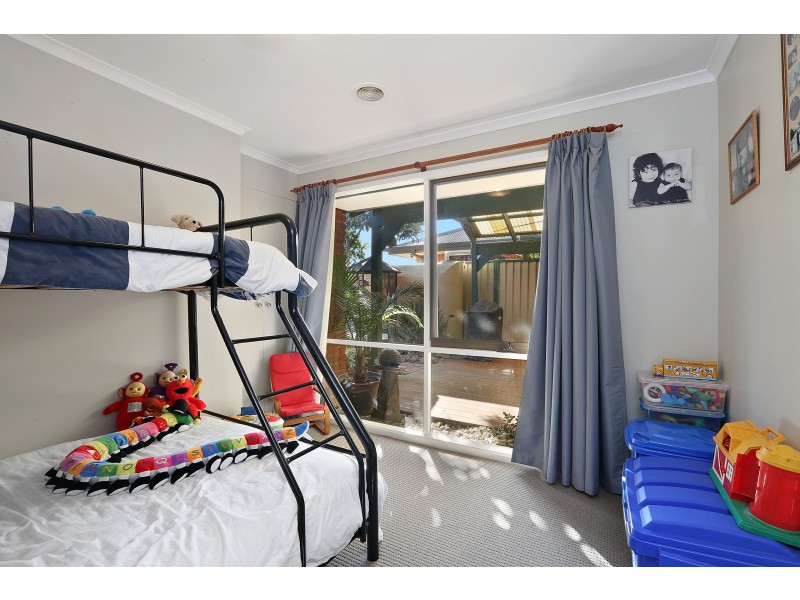 19 Cameron Crescent, Lara VIC 3212