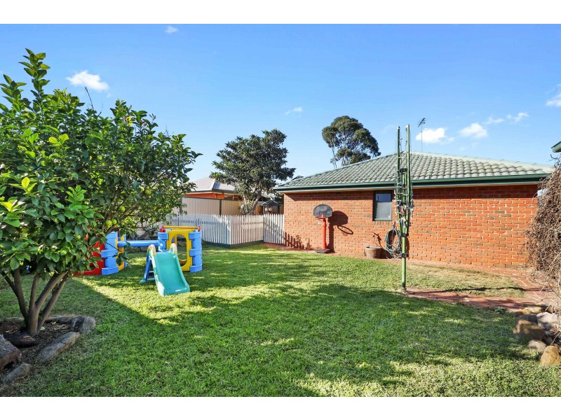 19 Cameron Crescent, Lara VIC 3212