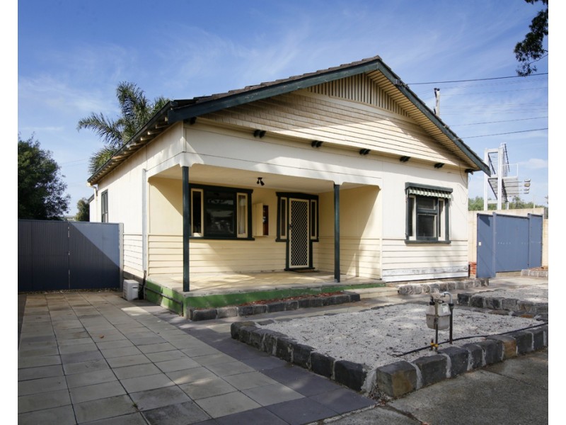 13 Kooyong Road, Geelong VIC 3220