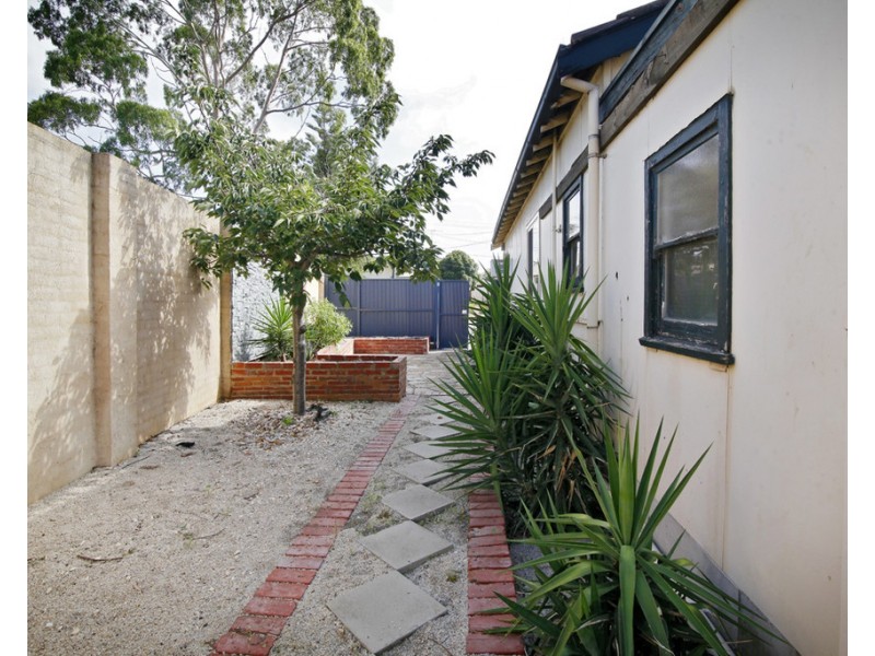 13 Kooyong Road, Geelong VIC 3220