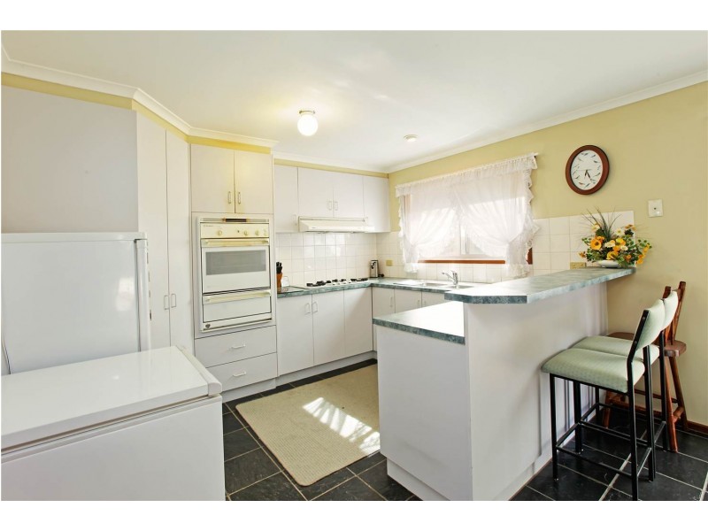 16 The Esperence, Lara VIC 3212