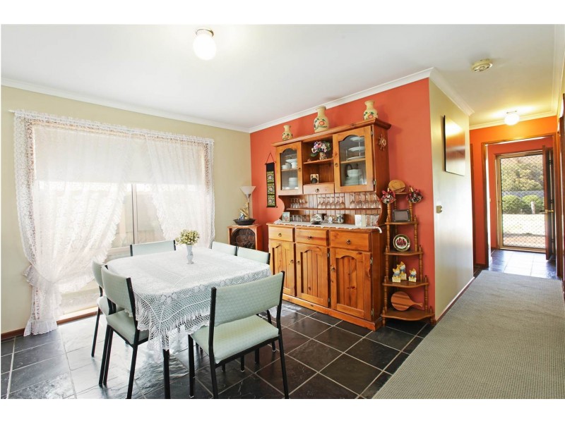 16 The Esperence, Lara VIC 3212