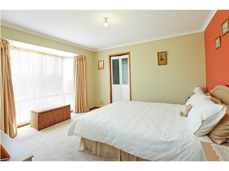 16 The Esperence, Lara VIC 3212