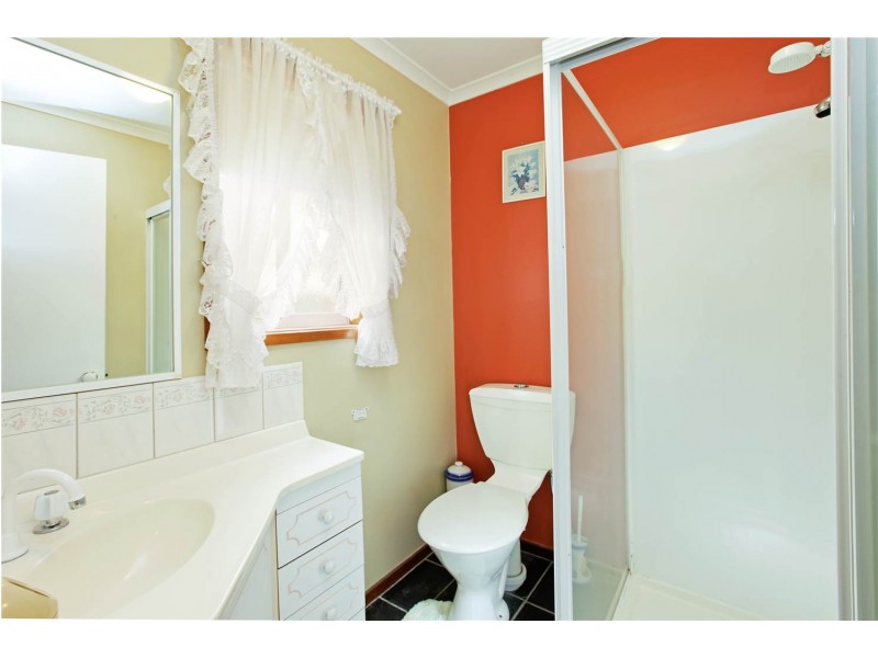 16 The Esperence, Lara VIC 3212