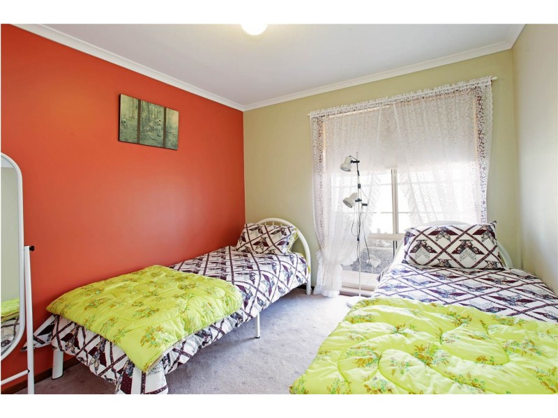 16 The Esperence, Lara VIC 3212