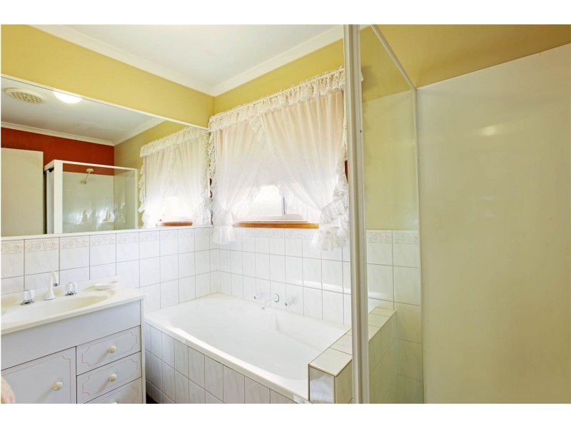 16 The Esperence, Lara VIC 3212