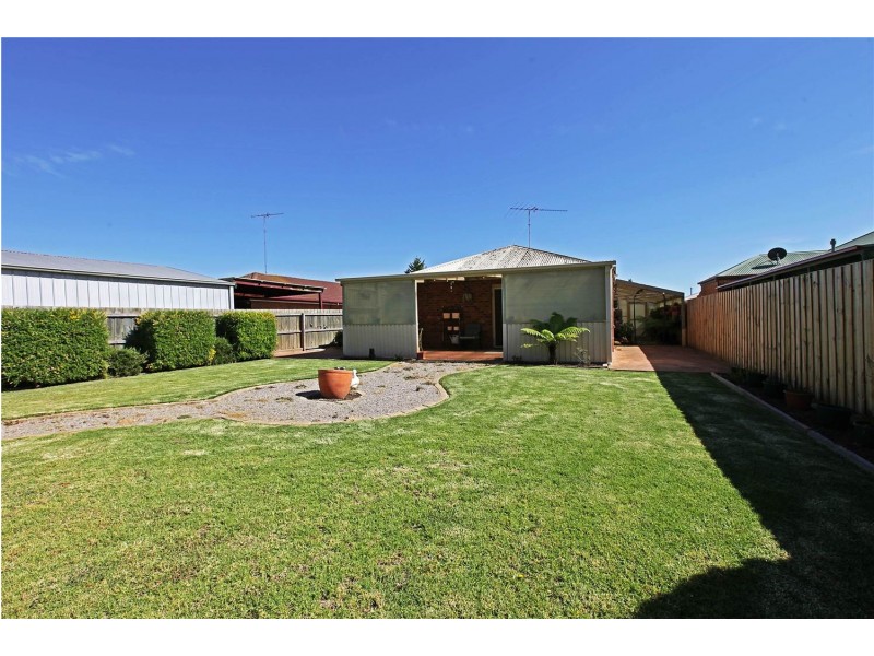 16 The Esperence, Lara VIC 3212