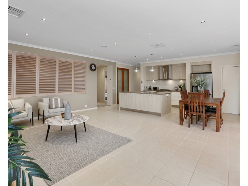 124 Eastlakes Boulevard, Lara VIC 3212