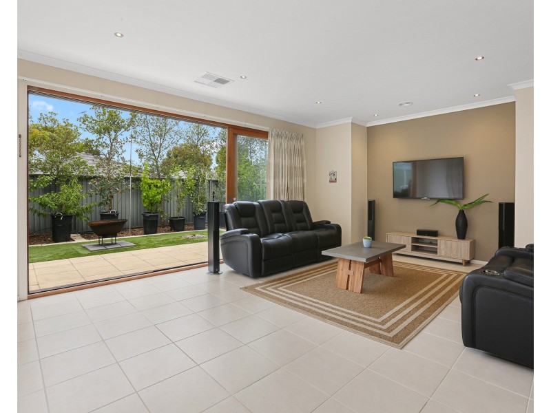 124 Eastlakes Boulevard, Lara VIC 3212